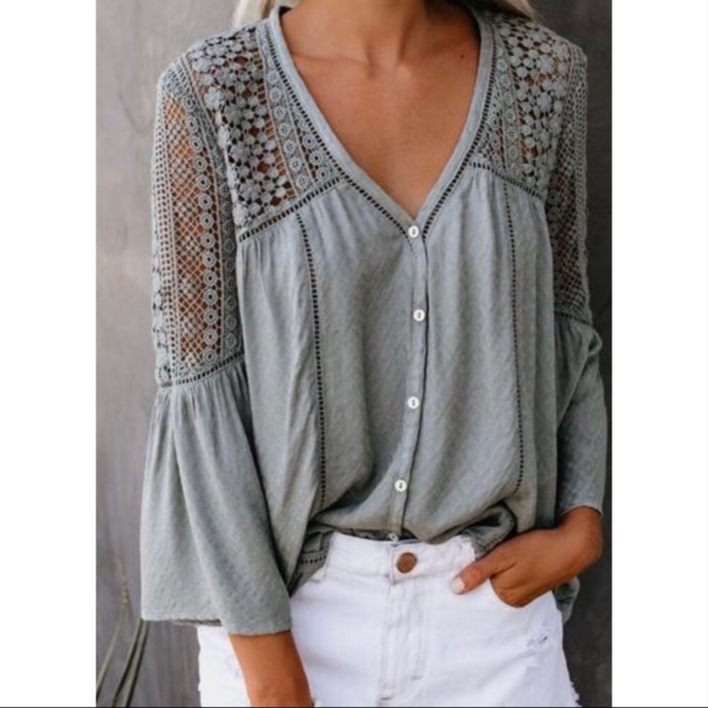 Vici Du Jour Crochet blouse sage